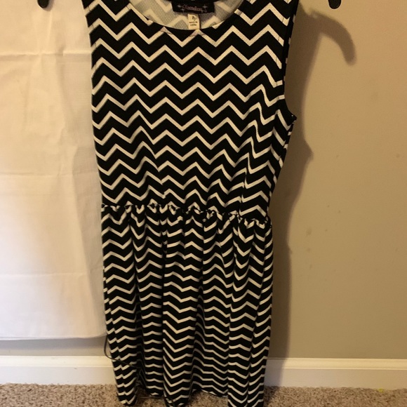 Girls Chevron print dress - Picture 3 of 3
